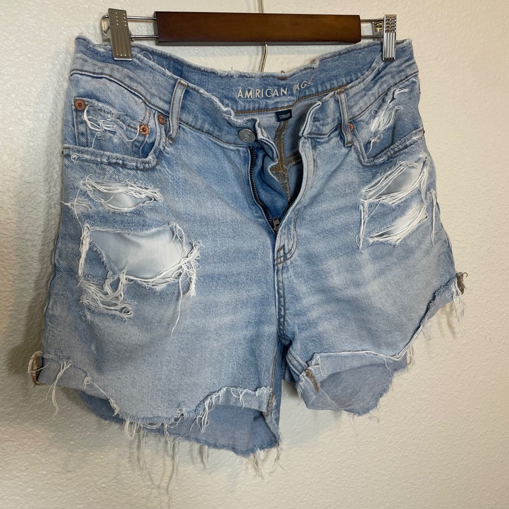 American Eagle Outfitters Women Size 4 Distressed Denim Relaxed Fit Cutoff Short